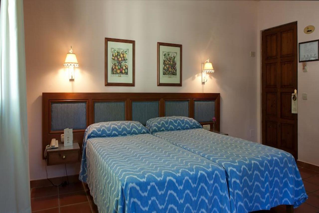 Hotel Bahia Peguera Exterior photo
