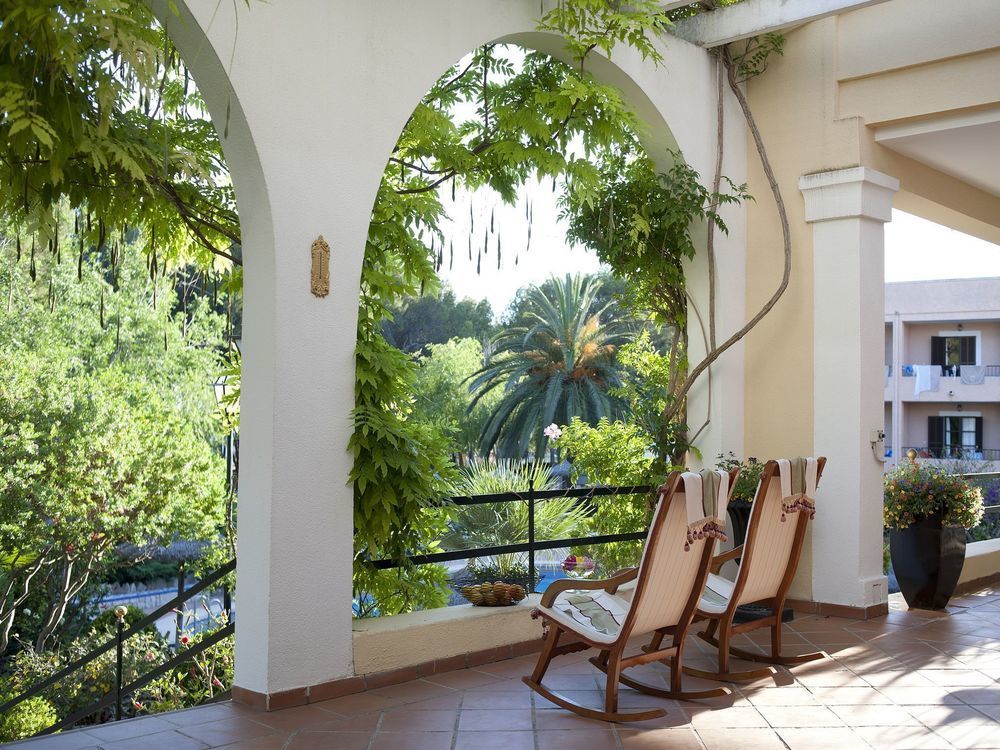 Hotel Bahia Peguera Exterior photo