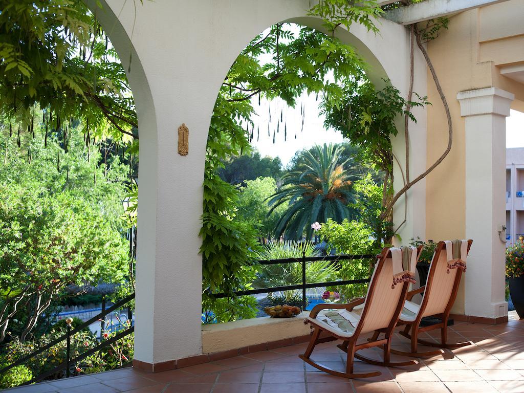 Hotel Bahia Peguera Exterior photo